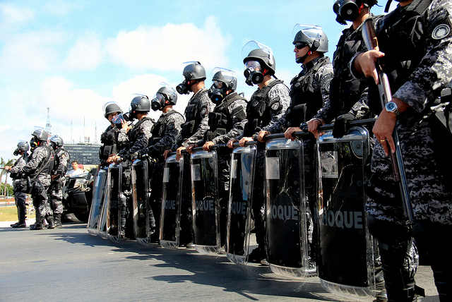 Uso da fora e tcnicas no letais